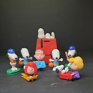 Peanuts ,Snoopy McDonalds Happy Meal Toys And‎ Plastic Bank ( Set 2)